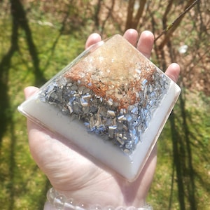 TRANQUILITY, a glittery citrine Giza pyramid. A beautiful orgonite holding the energy of great peace, calm and the warmth of the sun.