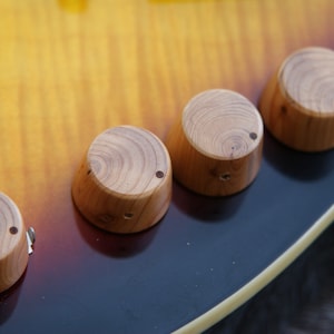 4 &quot;Les Paul&quot; potentiometer knobs in yew - yew wood guitar knobs
