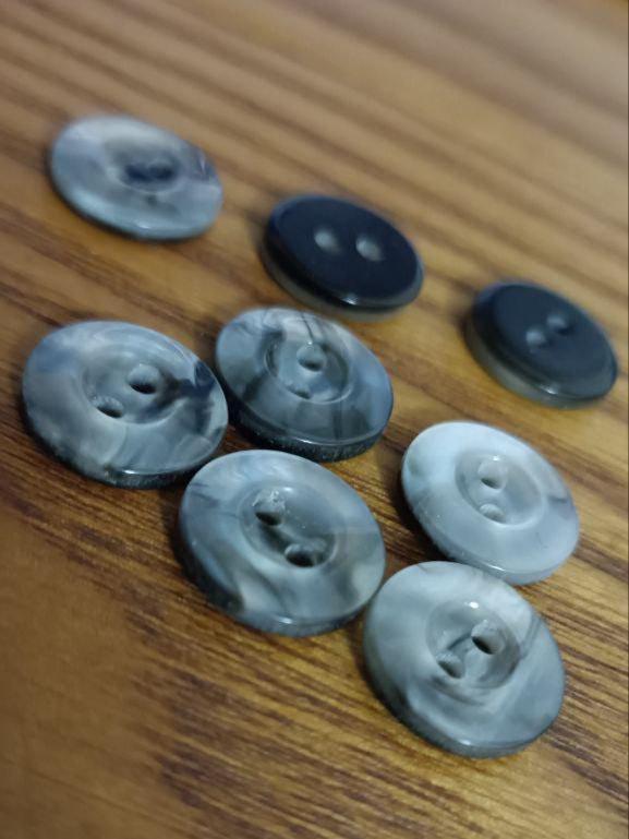 Lot De 24 Boutons En Nacre Grise - Diamètre 1,4 Cm - Mercerie Ancienne - Neuf