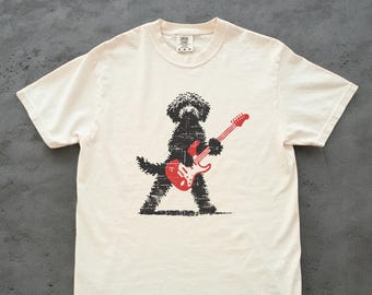 Koszulka Goldendoodle Rock: Koszulka dla miłośnika muzyki gitarowej, koszulka z nadrukiem dla mamy lub taty, zabawny styl rockowego psa