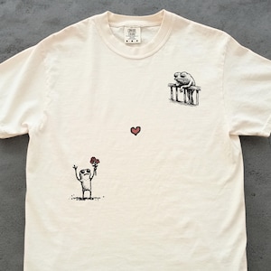 Cringe Frog Couple Shirt – Weirdcore Y2K Frog Lovers Tee, Zoomer Meme Gift for Couples, Quirky Toad Valentine Shirt, Funny Frog Hearts