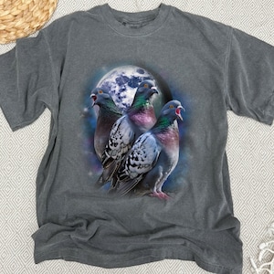 Three Pigeons Howling at Moon Shirt, Vintage Funny Pigeon Tee, Retro Bird Lover Gift T-Shirt, Humorous 90s Style Local Birds Tee