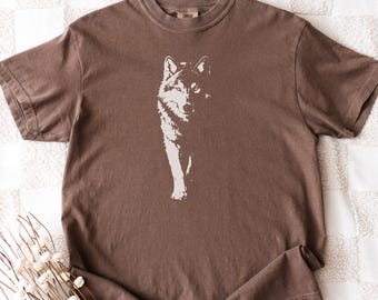 Wolf T-shirt, Minimalist Wolf Graphic Shirt, Wildlife Art Unisex