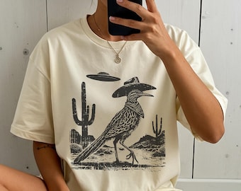 Roadrunner UFO Western T-Shirt: Cowboy Bird Lover Gift Tee - Wild West Ranch Style Roadrunner Vintage