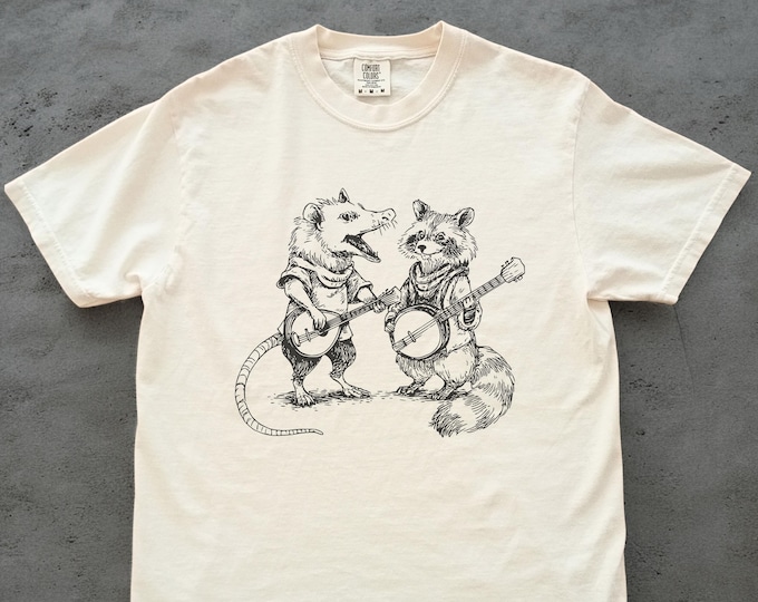 Bluegrass Band Possum and Raccoon T-Shirt: Mandolin Player, Banjo Lover, Vintage Music Gift, Funny Street Cat Western Festival Ranch Country