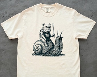 Medieval Bulldog Knight Riding Snail Vintage Tshirt – Funny English Bulldog Meme, Retro Y2K Dark Art, Grimdark Gift Dog Lovers