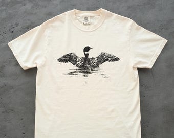 コモン・ルーン・シャツ - ヴィンテージ水鳥イラストTシャツ、素朴な野生動物アート、湖畔の自然愛好家Tシャツ