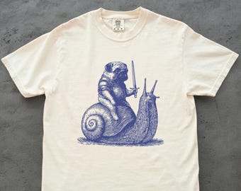 Medieval Pug Knight Riding Snail Vintage Tshirt – Funny Dog Meme, Retro Creepy 90s Washed, Y2k Dark Art, Grimdark Gag Gift, Pug Mom Dad Idea