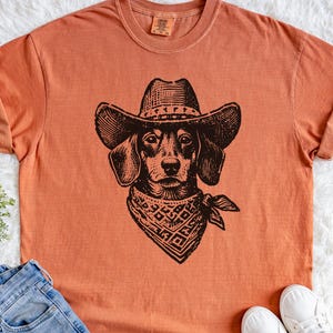 Western Dachshund Shirt – Vintage Cowboy Doxie Tee, Wiener Dog Ranch Style T, Wild West Weenie Dog Shirt, Doxie Mom Dad Retro Country Print