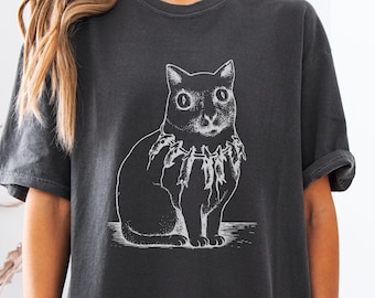 Dark Academia Katzen-Shirt, Gothic Comfort Colors T-Shirt, Mittelalterliche Horror-Folk-Kunst, Whimsigoth Katze mit Ratten-Halskette, Vintage Holzschnitt-Grafik