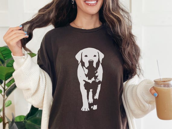 Labrador Retriever Silhouette T-Shirt: Minimalist Dog Mom or Dad Tee, Lab Lover Outline Gift, Loyal Pup T-Shirt
