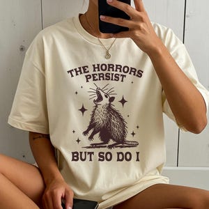 Screaming Opossum Shirt – Funny Vintage Possum Meme Tee with Dark Humor Quote “The Horrors Persist But So Do I” Aesthetic T-Shirt
