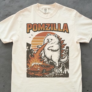 Chemise drôle de Godzilla de Poméranie - t-shirt vintage avec pompon monstre comique, t-shirt pour chien cracheur de feu étrange pour maman, papa ou amoureux des chiens