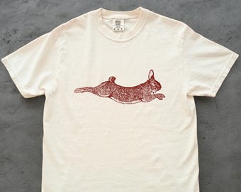 Minimalist Rabbit T-Shirt with Vintage Leaping Hare – Eastern Cottontail Marsh and Desert Rabbit Inspired Graphic Tee for Nature Lovers