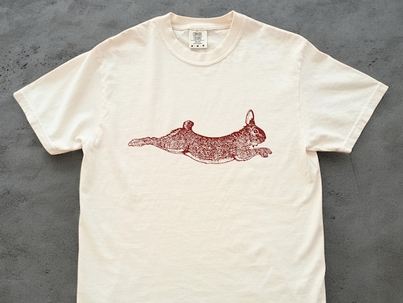 Minimalist Rabbit T-Shirt with Vintage Leaping Hare – Eastern Cottontail Marsh and Desert Rabbit Inspired Graphic Tee for Nature Lovers