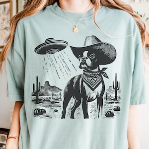 Boston Terrier Cowboy UFO Shirt Retro Western Dog T-Shirt Vintage Alien Dog Mom Dad Gift Funny American Gentleman Pet Lover Tee
