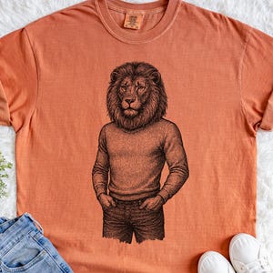 Stylish Lion Retro Shirt – Vintage Hipster Lion in Turtleneck and Jeans Tee, Anthropomorphic Animal Art T-Shirt, Funny Intellectual Gift