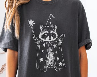 Halloween Raccoon Cute Witch Shirt - Gift for Trash Panda Fans Spooky Season, Raccoon Wizard hat Tee, Magic Wand Raccoon Mage Holliday T