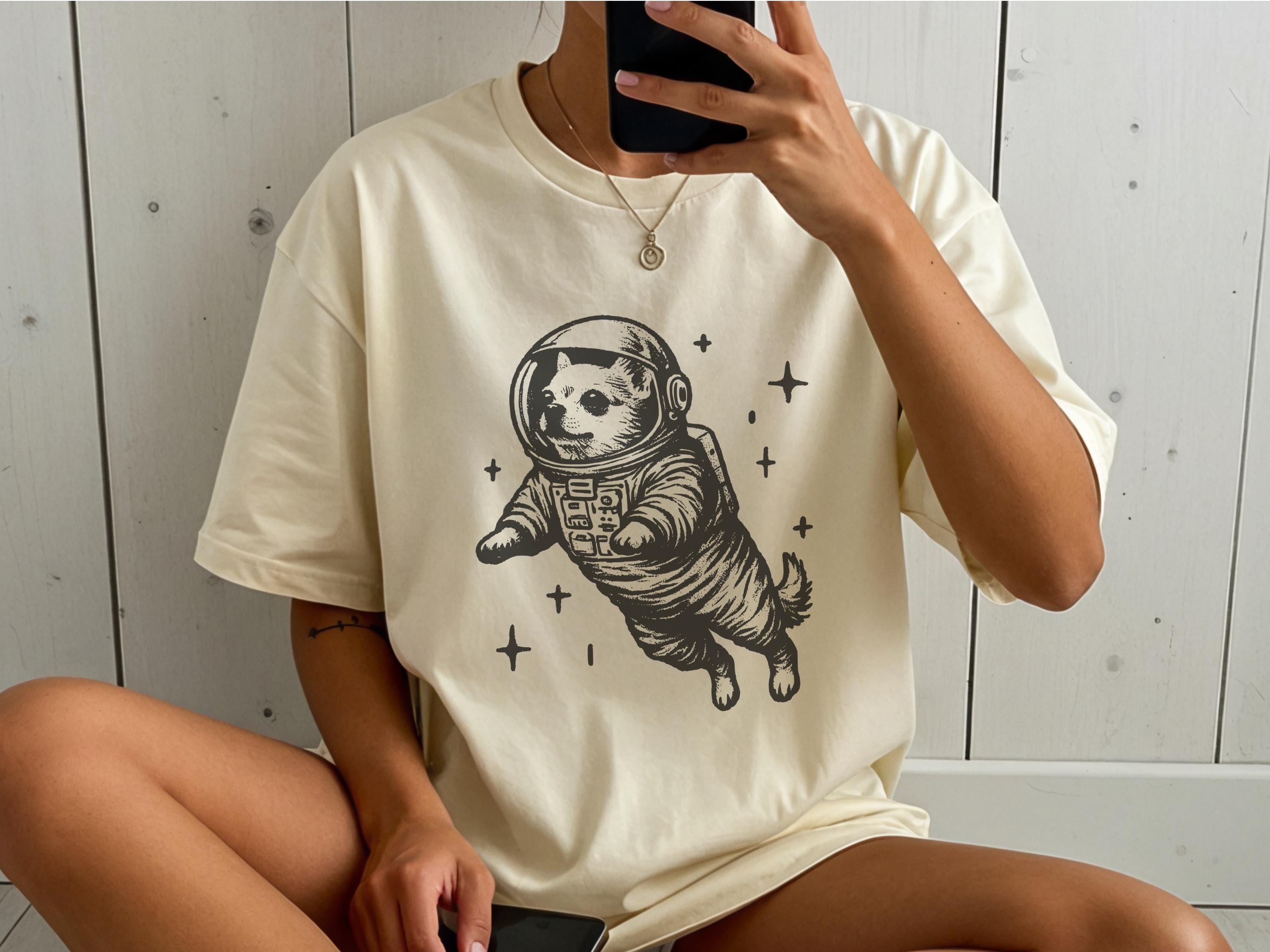 Chihuahua Astronaut Shirt - Great Gift for Chihuahua and Space Lovers, Chi Mom or Dad Tee, Retro Galaxy Chihuahua Vintage T Shirt
