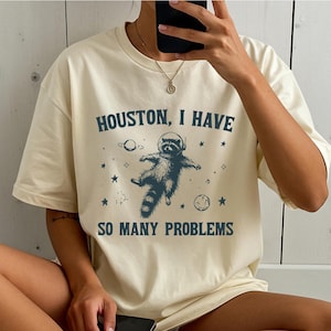 Funny Raccoon Astronaut Shirt – Houston I Have So Many Problems Tee, Retro Space Graphic, Unisex Gift for Animal & Sci-Fi Lovers
