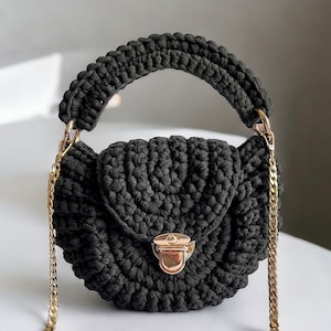 Borsa rotonda nera all&#39;uncinetto, borsa a tracolla da donna boho fatta a mano, borsa da sera