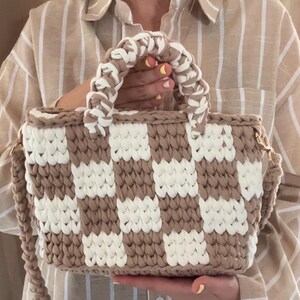 Sac à Main au Crochet Damier Blanc/Beige, Petit Sac Bandoulière aux Carreaux, Sac Porté Épaule, Cadeau Fait Main pour Femmes