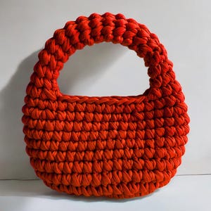 Orange Gehäkelte Minitasche, Gestrickte Clutch, Gehäkelte Hobo Tasche, Trendy Eiertasche, Ausgefallene Handtasche, Handgemachtes Geburtstagsgeschenk für Frauen