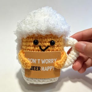 Taza de cerveza de ganchillo, amigurumi de apoyo emocional, regalo divertido para el Día del Padre para él, decoración de bar.
