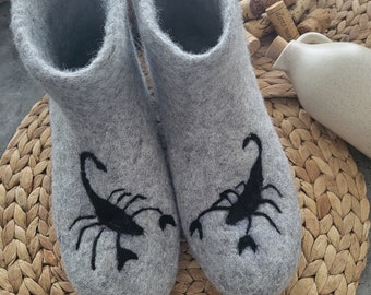 Horoscope, chaussons feutrés faits à la main en laine écologique, hiver chaud, chaussures artisanales, cadeau pour pendaison de crémaillère, mariage, retraite