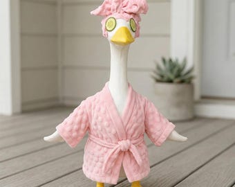 Traje de spa para ganso de jardín, bata rosa para ganso de 58 cm, ropa divertida para ganso de jardín, gorro de ducha y rodajas de pepino, regalo para decoración de jardín.