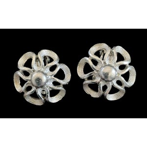 Pendientes de clip vintage en tono plateado firmados por Coro