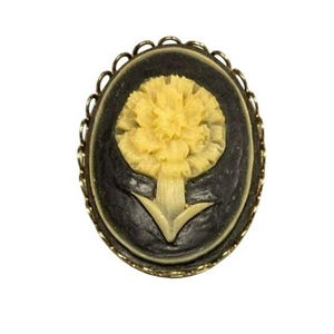 Vintage Floral Black and White Cameo Brooch Pin Gold-Tone Scalloped Oval Frame