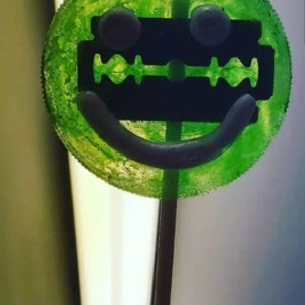 Prop razorblade lollipop