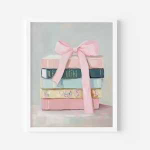 Puede incluir: Una pila de libros atados con un gran lazo rosa. Los libros son de varios tonos de rosa, azul y amarillo.