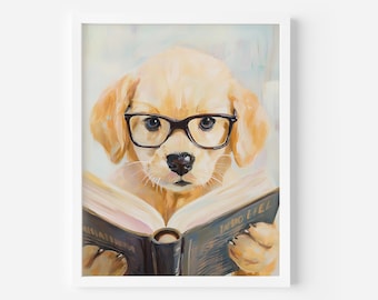 Könnte beinhalten: Ein golden Retriever-Welpe mit schwarzer Brille, der ein Buch hält, das auf einer Seite mit dem Text "I AM SO TIRED" aufgeschlagen ist.