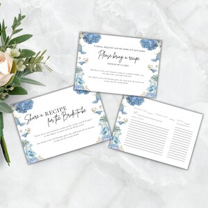 Könnte beinhalten: Blaue und goldene Blumen-Rezeptkarten für eine Bridal Shower. Die Karten haben Platz zum Aufschreiben des Rezeptnamens, der Vorbereitungszeit, der Garzeit, der Portionen, der Anweisungen und der Zutaten.