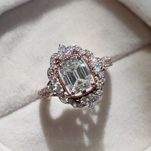 Emerald Cut Moissaniet-ring: 14k roségouden art-deco halo-verlovingsring