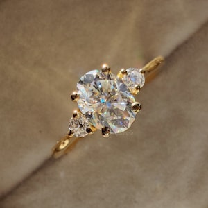 Anillo de boda de tres piedras con moissanita de corte ovalado, incoloro, para mujer, estilo vintage ovalado, estilo vintage, estilo vintage, joya de oro.