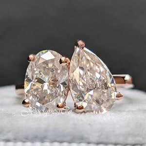 Oval & Pear Moissanite Moissanite Two Stone Engagement Ring, Toi et moi Proposal Gift For Her, Solid Rose Gold Wedding Anniversary Ring