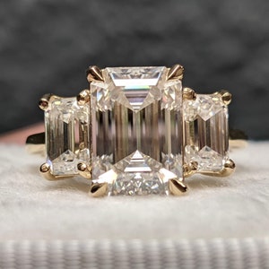 Three Stone Emerald Cut Moissanite Engagement Ring 14K Gold Vintage Style Colorless Wedding Ring Custom Personalized Gift Handmade Jewelry