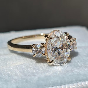 Three Stone Oval Cut Moissanite Engagement Rings For Women 14K Gold Anniversary Gift Trilogy Ring Custom Handmade Jewelry Oval Bridal Ring
