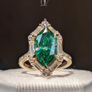 3.75CT Green Dutch Marquise Cut Moissanite Baguette Halo Engagement Ring Vintage Style Bridal Proposal Rings For Women Art Deco Cluster Ring