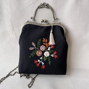 Handgemachte gestickte Tasche | Umhängetasche | Blume bestickte Clutch-Tasche | Taschen nach Maß | Vintage Tasche | Braune Sticktasche