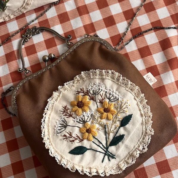 Handgefertigte Sonnenblume bestickte Tasche | Umhängetasche | Blume bestickte Clutch-Tasche | Taschen nach Maß | Vintage Tasche | Bügeltasche