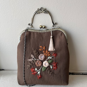 Handgemachte gestickte Tasche | Umhängetasche | Blume bestickte Clutch-Tasche | Taschen nach Maß | Vintage Tasche | Braune Sticktasche