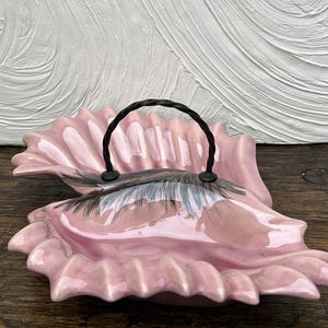 Vallauris ceramic service with pearly pink handle in a shell-inspired shape / Vallauris ceramic dish from the 1980s, pink and black