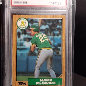1987 Topps Tiffany-Mark McGwire (RC) #366  PSA 8