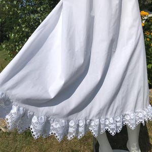 Vintage 80er Jahre Lose Elastische Taille Leichte Weiße Baumwollmischung Midi Länge Unterwaden Petticoat mit Häkelspitze Trim Plus Size