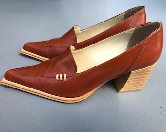 Zapatos de tacón de piel marrón camel vintage estilo años 90, minimalistas, de tacón ancho, punta cuadrada, tacón de bloque. Talla EU 39 - US 8 - UK 6
