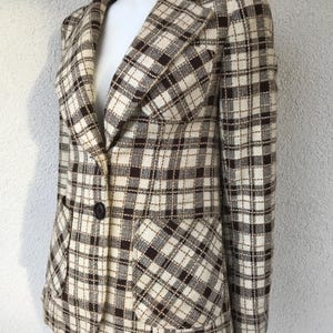 Vintage jaren 60 70 Daphne Raven London crèmebruin getailleerd jasje Schotse ruit blazer met zakken geruite ruit elegante retro jas brede revers klein